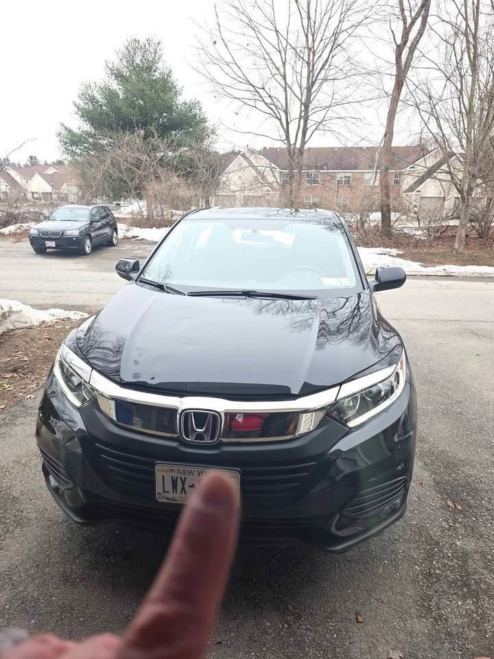 Used 2021 Honda HR-V LX image 2