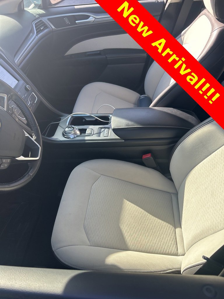 Used 2019 Ford Fusion SE w/ Equipment Group 151A image 4