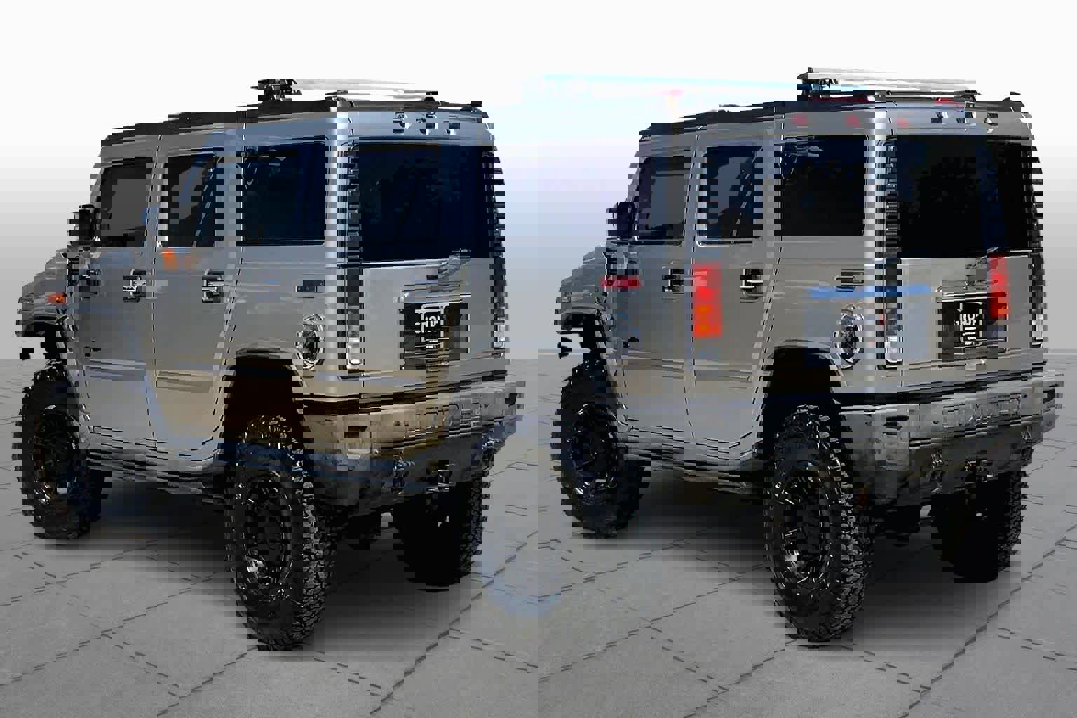 Used 2004 HUMMER H2 w/ Preferred Equipment Group image 9