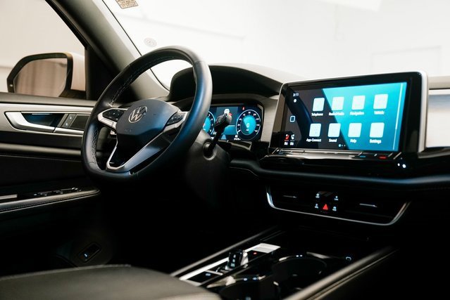 Used 2024 Volkswagen Atlas Cross Sport SE image 33