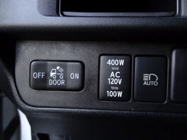 Used 2018 Toyota Tacoma TRD Sport AWD/4WD image 17