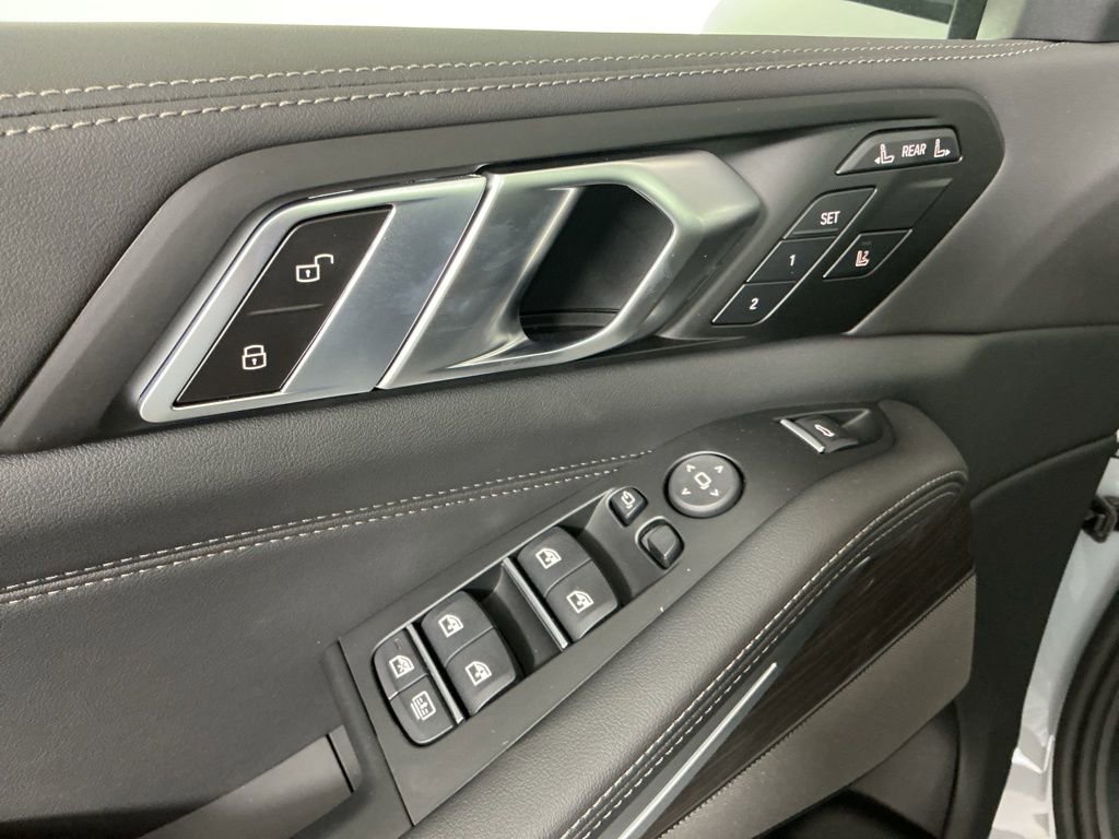 Used 2026 BMW X7 xDrive40i w/ M Sport Package image 22
