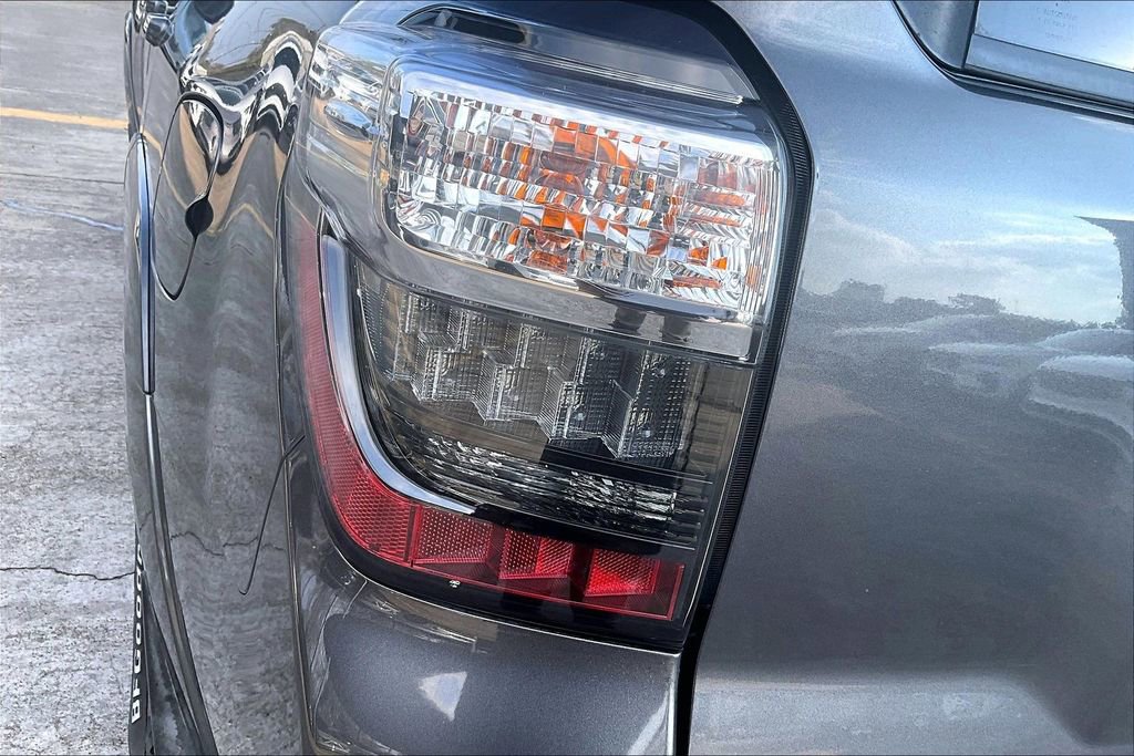 Used 2018 Toyota 4Runner SR5 Premium image 40