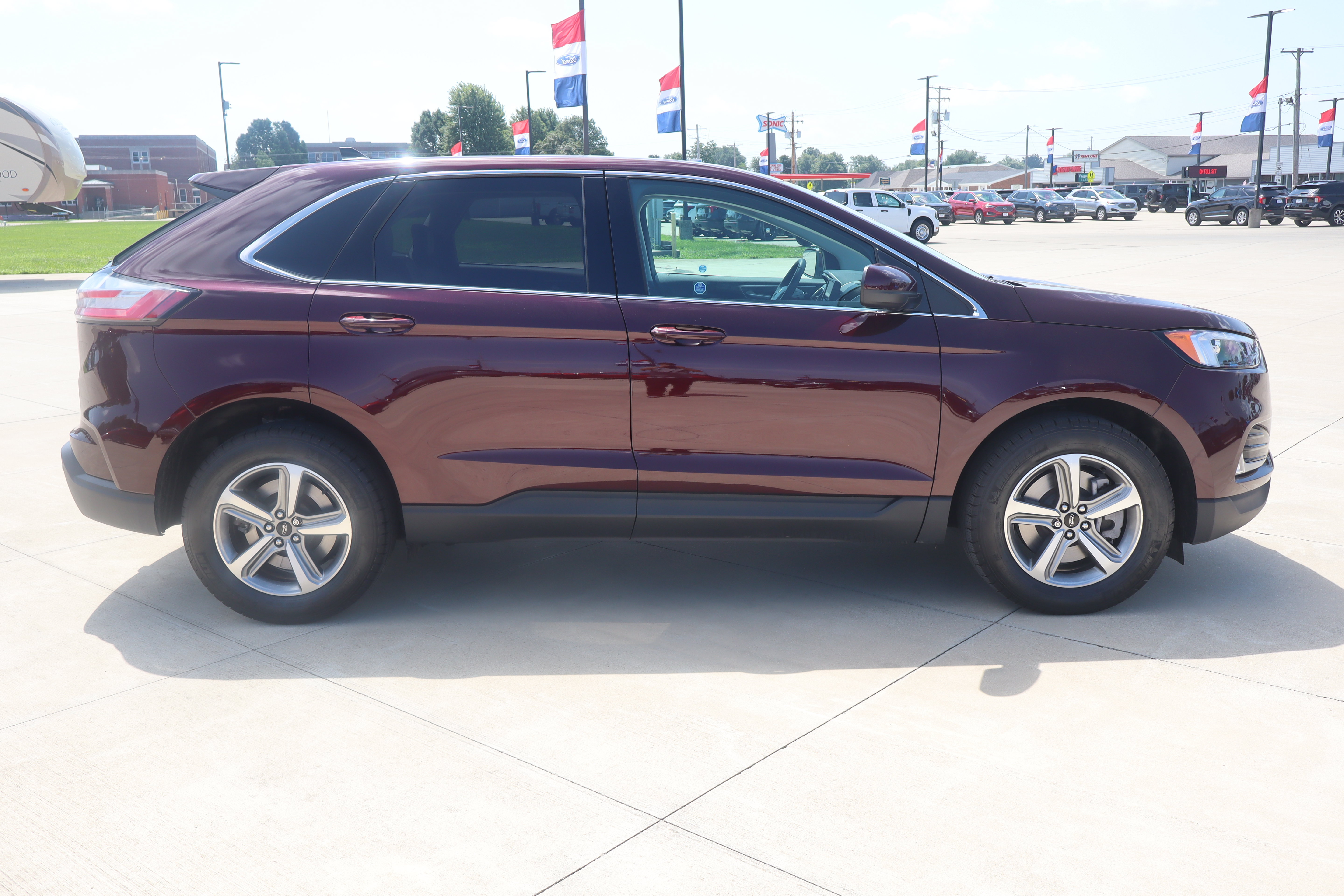 Used 2024 Ford Edge SEL w/ Convenience Package AWD/4WD image 4