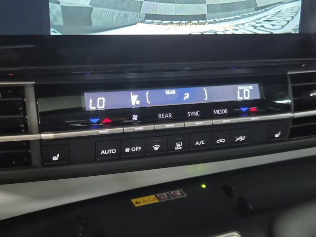 Used 2026 Toyota Sienna XLE image 31