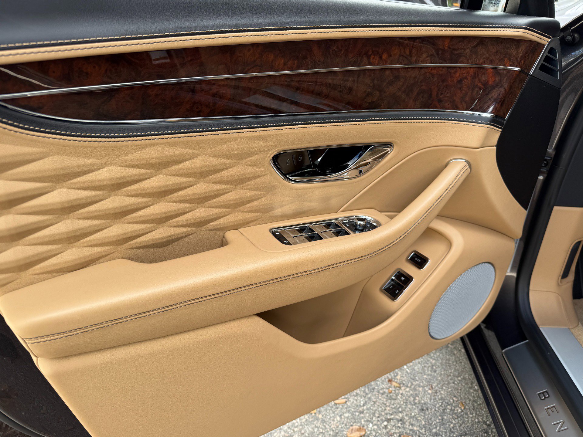 Used 2021 Bentley Flying Spur W12 AWD/4WD image 24