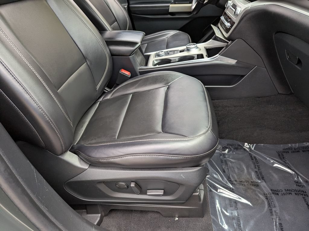 Used 2021 Ford Explorer XLT w/ Equipment Group 202A AWD/4WD image 40