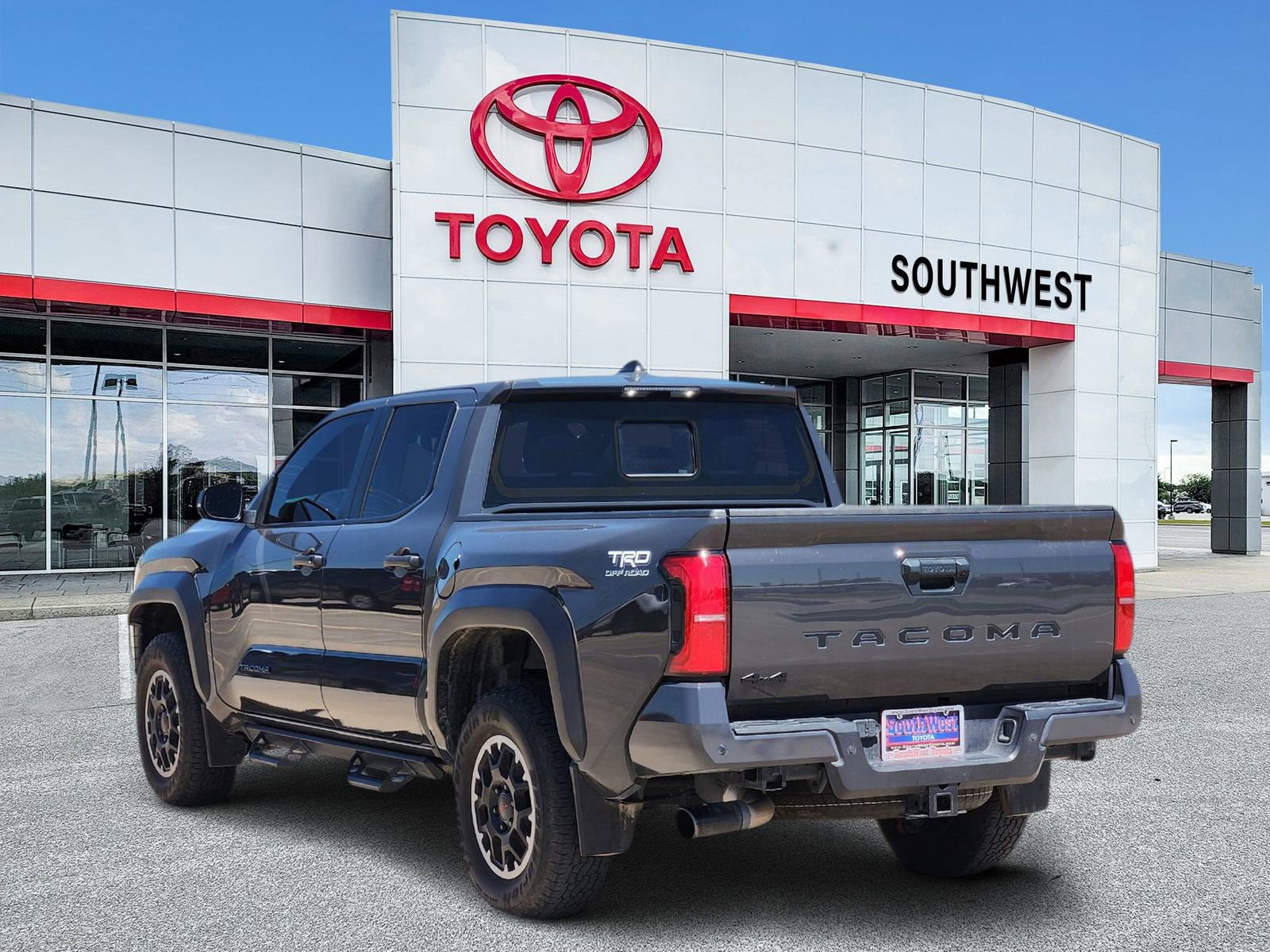 Used 2024 Toyota Tacoma TRD Off-Road w/ TRD Off Road Upgrade Package AWD/4WD image 4