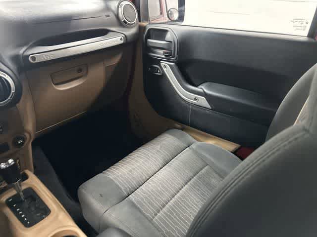 Used 2011 Jeep Wrangler Unlimited Rubicon w/ Connectivity Group image 13