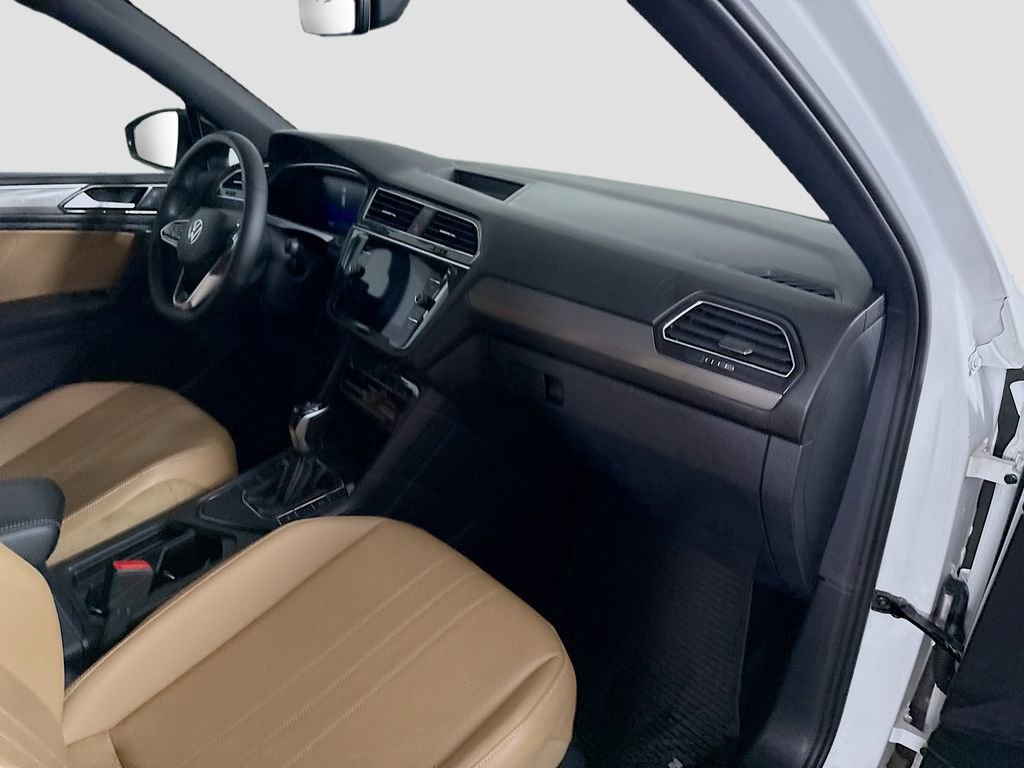 Used 2022 Volkswagen Tiguan SE R-Line image 19