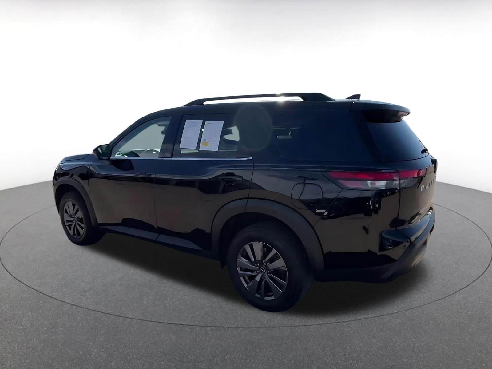 Used 2025 Nissan Pathfinder SV FWD image 10