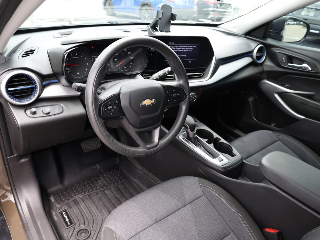 Used 2024 Chevrolet Trax LS FWD image 12