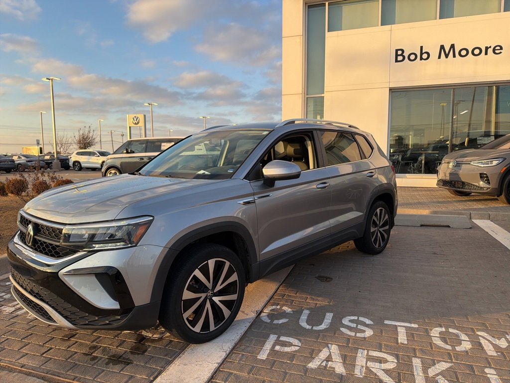 Used 2022 Volkswagen Taos SE image 1