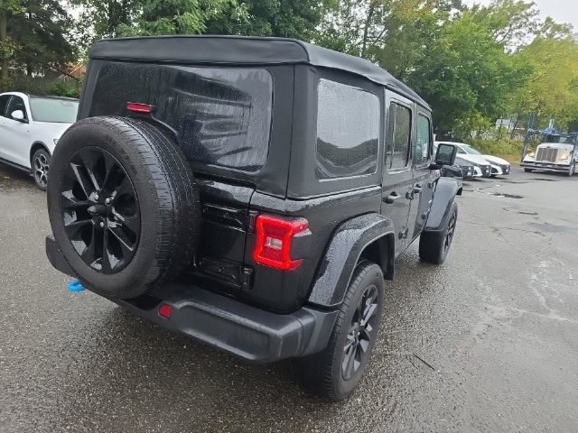 Used 2024 Jeep Wrangler Unlimited Sahara w/ Technology Group AWD/4WD image 6