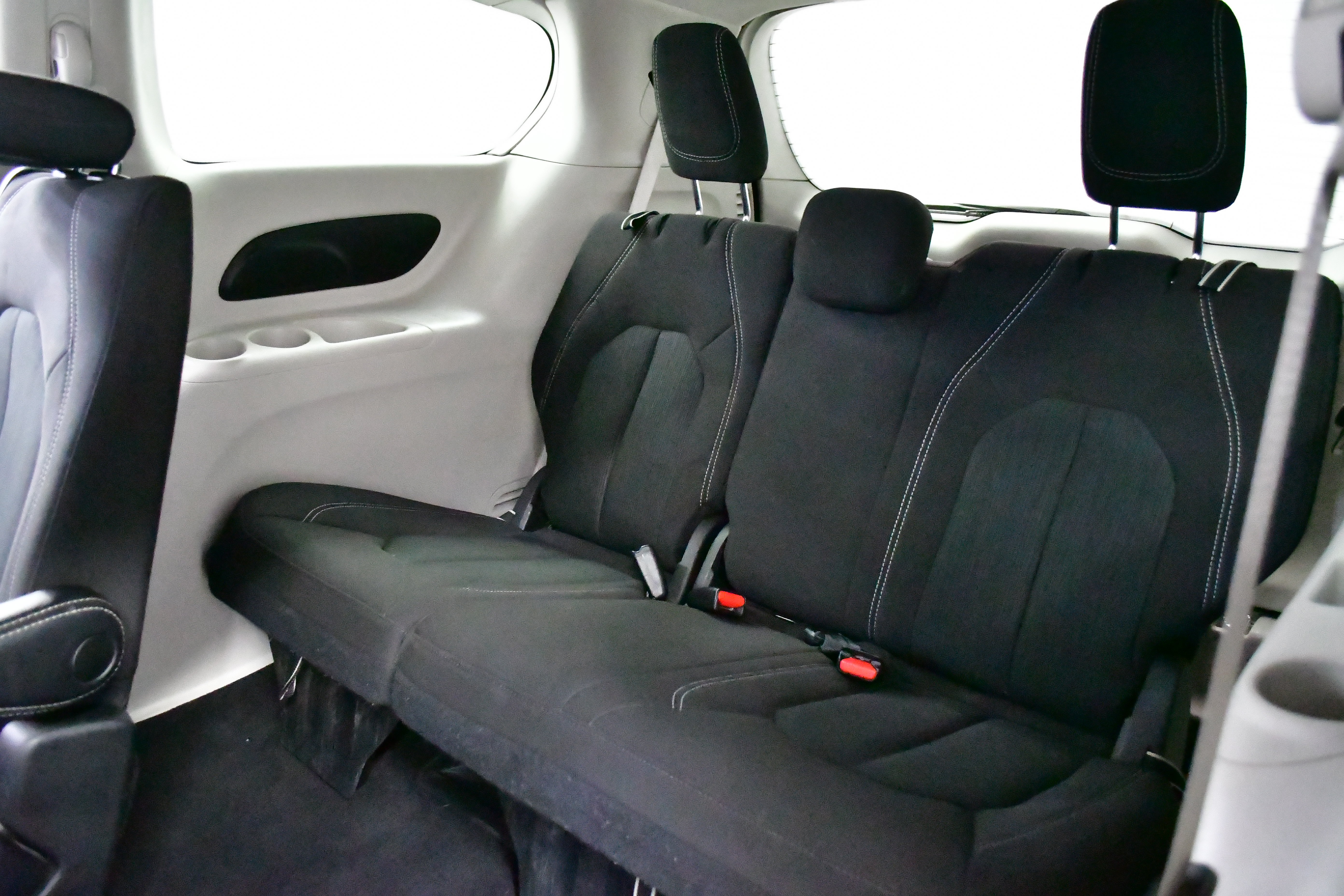 Used 2023 Chrysler Voyager LX FWD image 12
