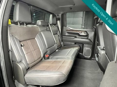 Used 2025 Chevrolet Silverado 1500 High Country AWD/4WD image 11
