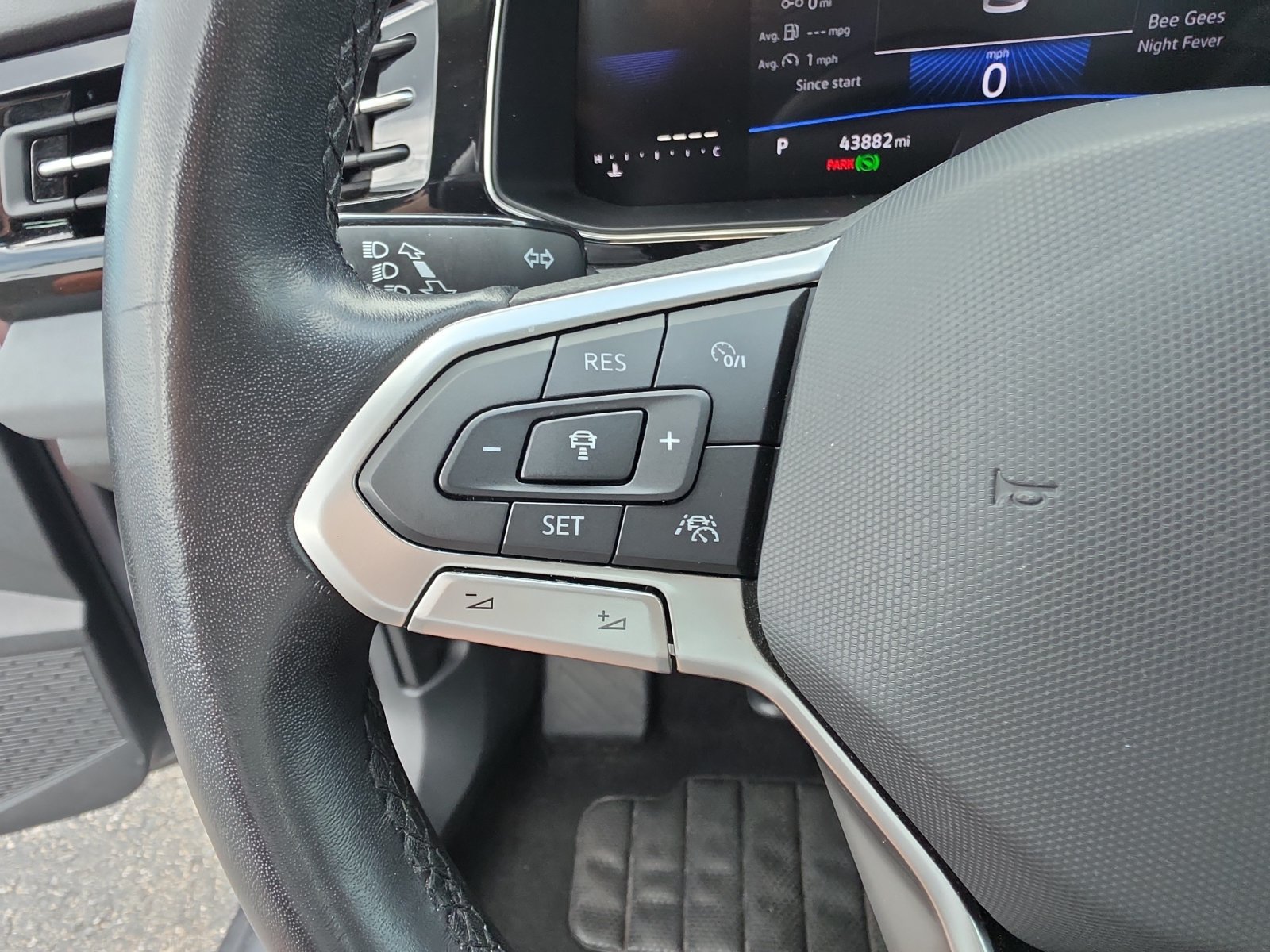 Used 2025 Volkswagen Jetta SE FWD image 23