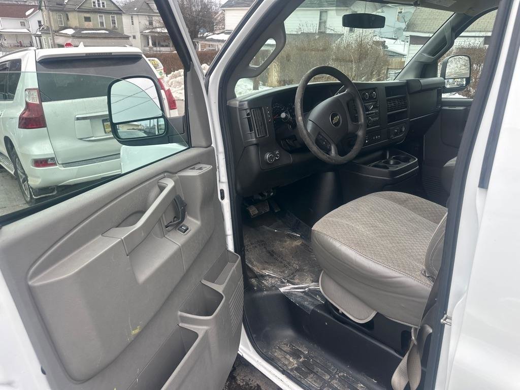 Used 2017 Chevrolet Express 3500 LT w/ LT Preferred Equipment Group image 6