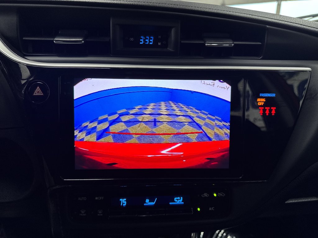 Used 2018 Toyota Corolla LE FWD image 22