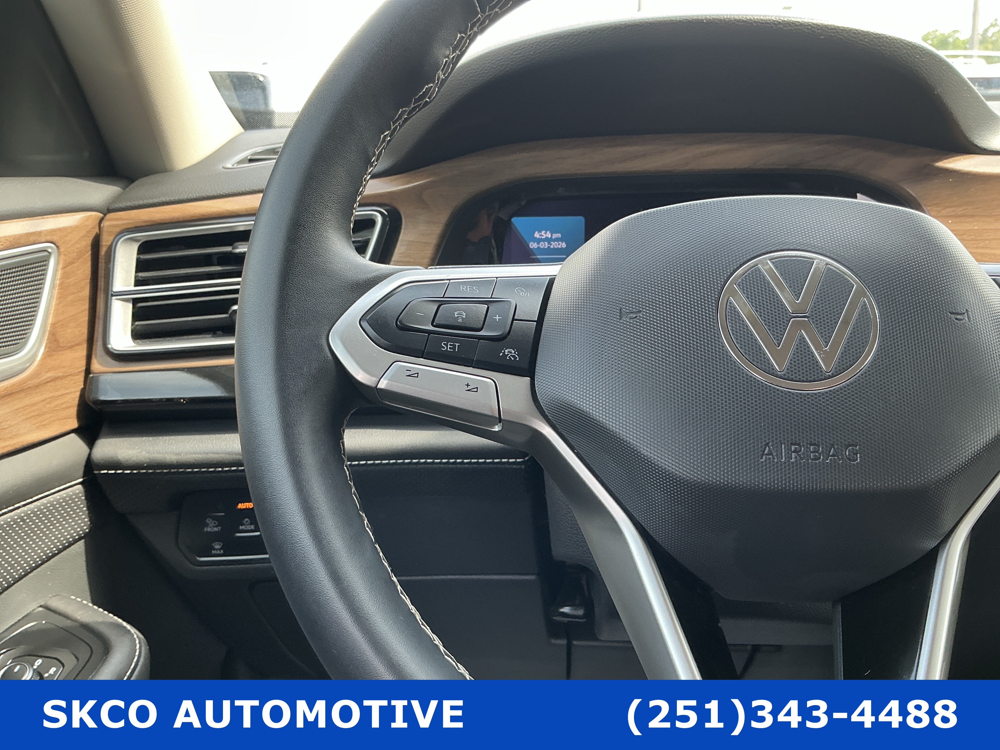 Used 2025 Volkswagen Atlas SE AWD/4WD image 19