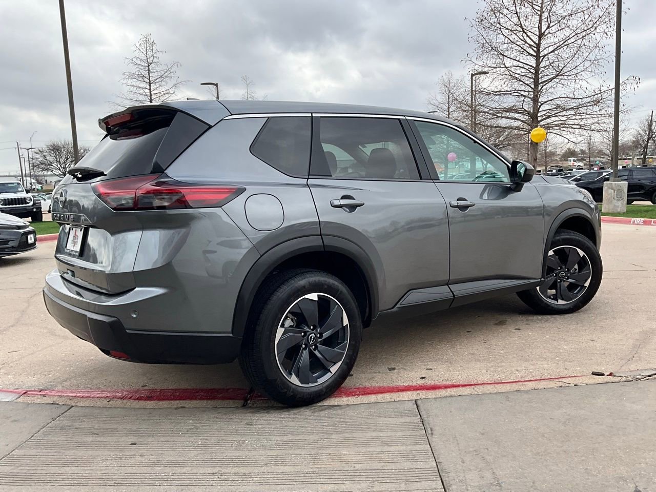 Used 2025 Nissan Rogue SV image 6