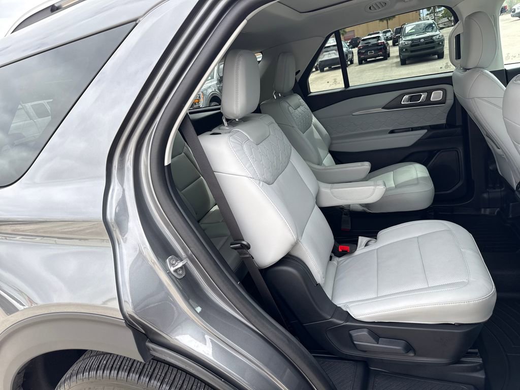 Used 2025 Ford Explorer Platinum w/ Ultimate Package image 28