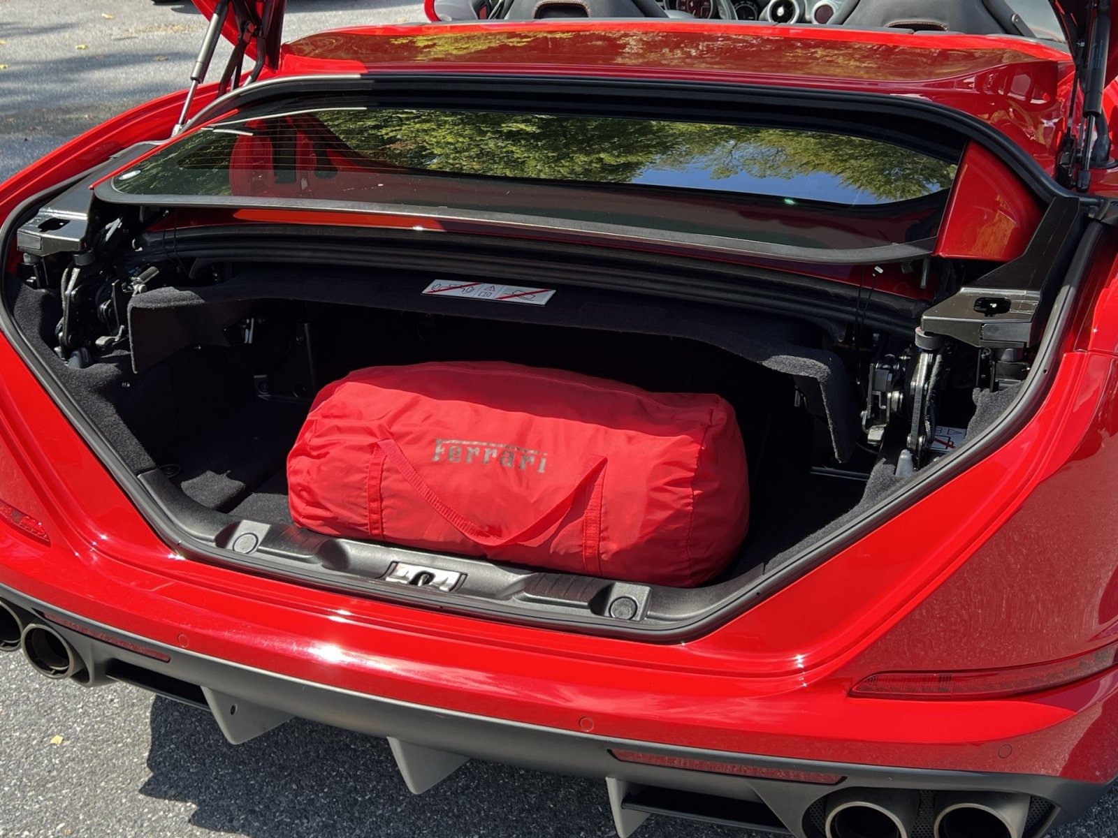 Used 2016 Ferrari California T RWD image 31