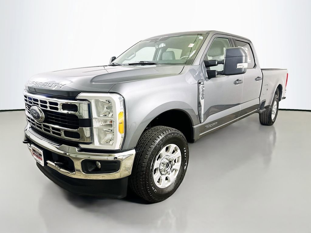 Used 2023 Ford F250 XLT image 3