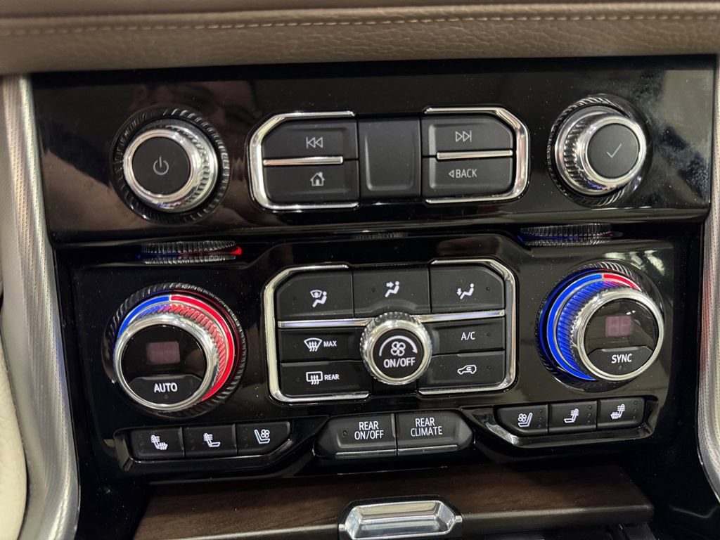 Used 2021 GMC Yukon Denali w/ Denali Premium Package AWD/4WD image 22