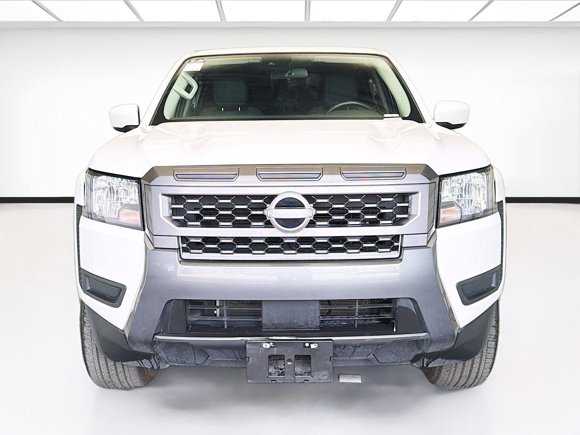 Used 2025 Nissan Frontier SV RWD image 2