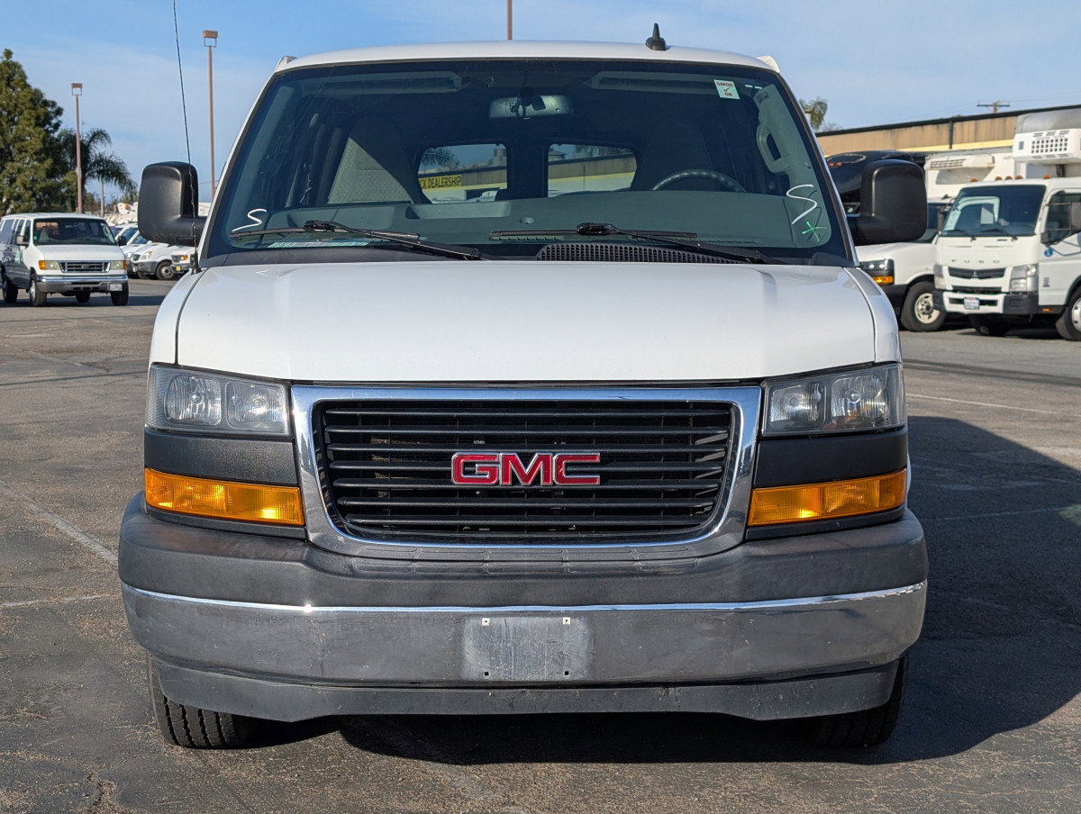 Used 2018 GMC Savana 3500 LT w/ LT Preferred Equipment Group image 3