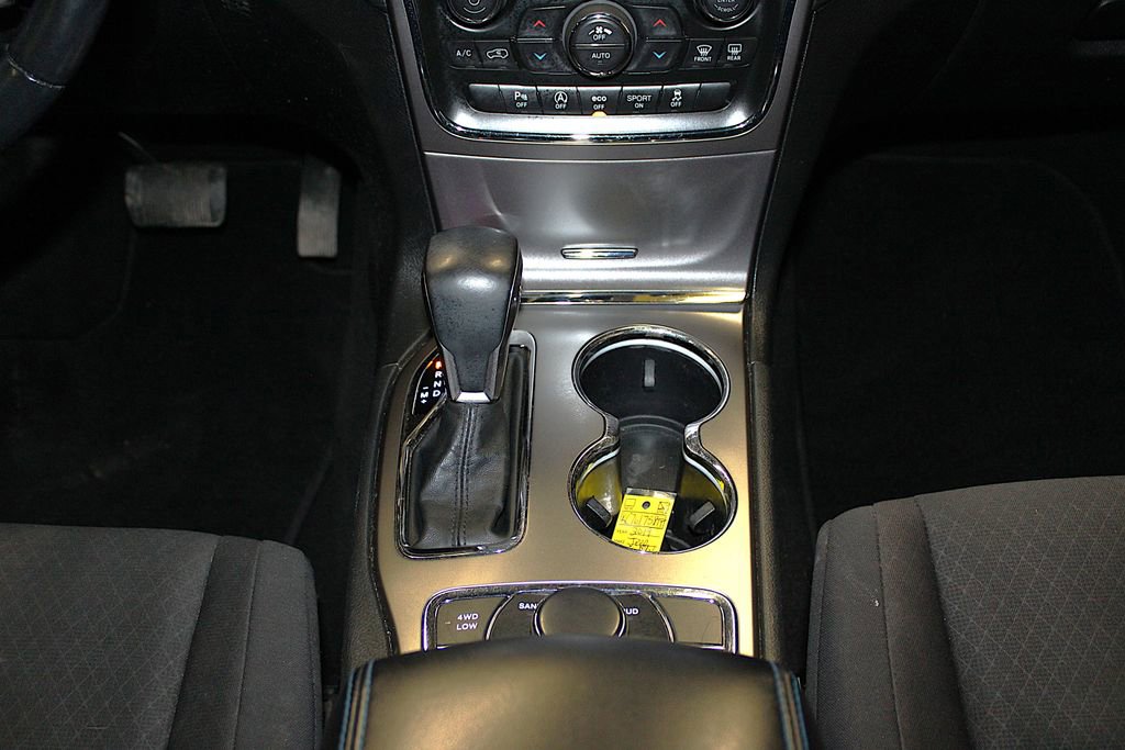 Used 2019 Jeep Grand Cherokee Laredo AWD/4WD image 21