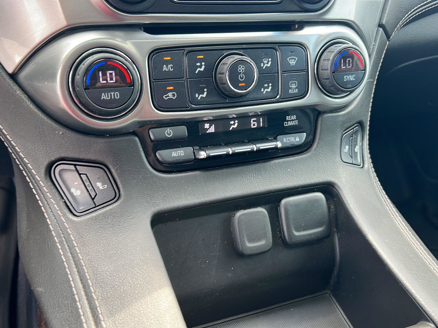 Used 2019 Chevrolet Suburban LT image 28