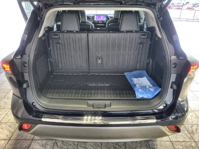 New 2026 Toyota Highlander Platinum AWD/4WD image 25