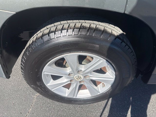 Used 2012 Toyota Highlander FWD w/ Tech Pkg image 11