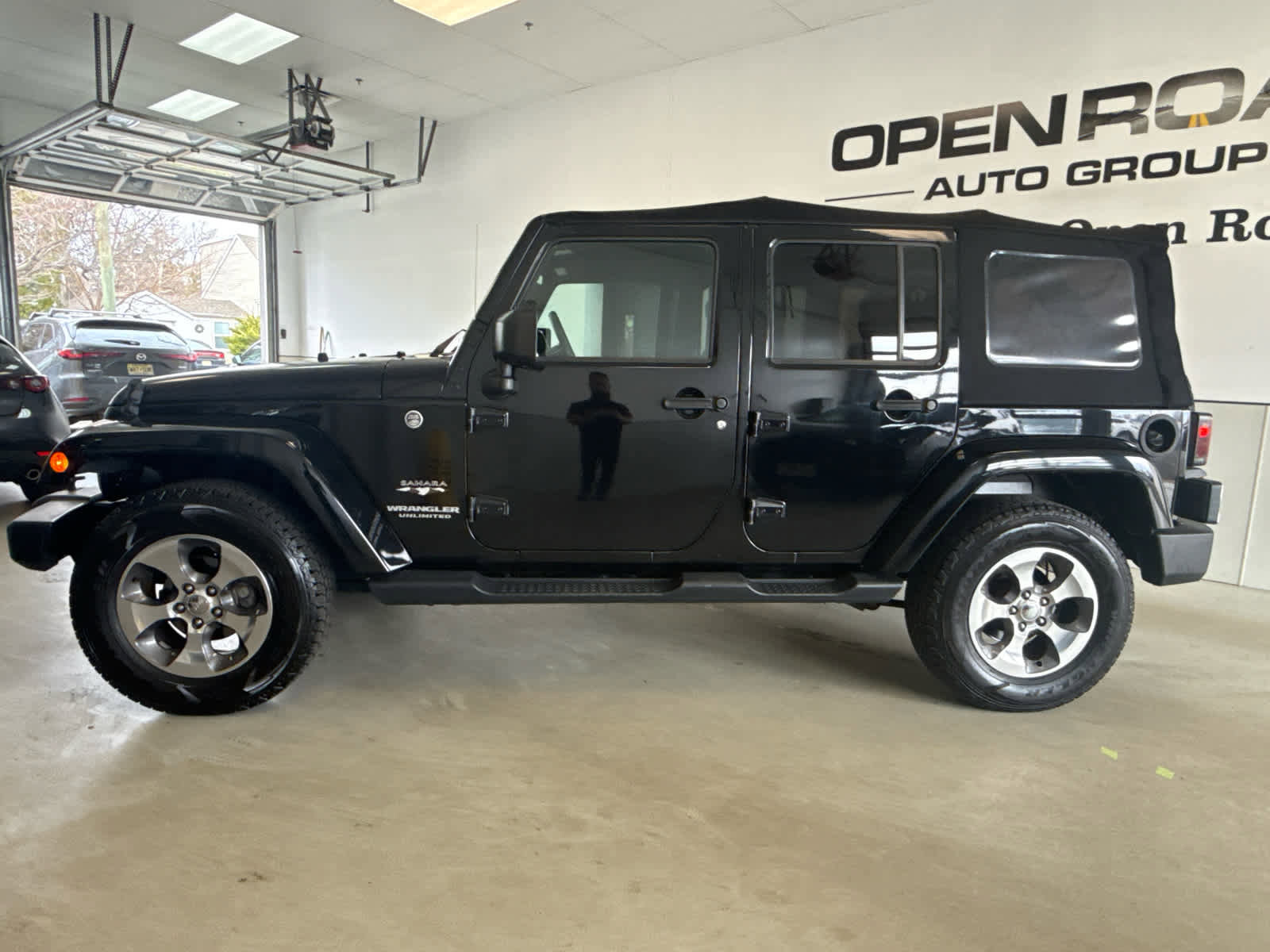 Used 2016 Jeep Wrangler Unlimited Sahara w/ Dual Top Group image 3