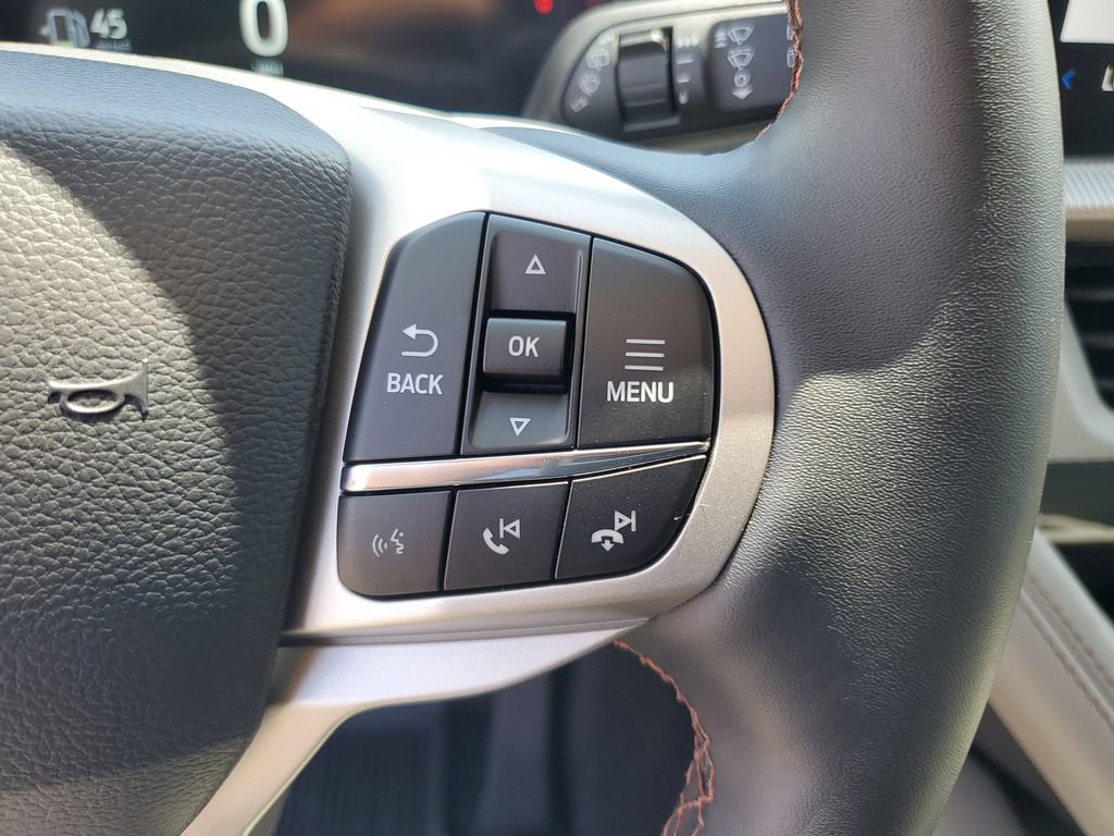 Used 2026 Ford Explorer Active w/ Active Comfort Package RWD image 12