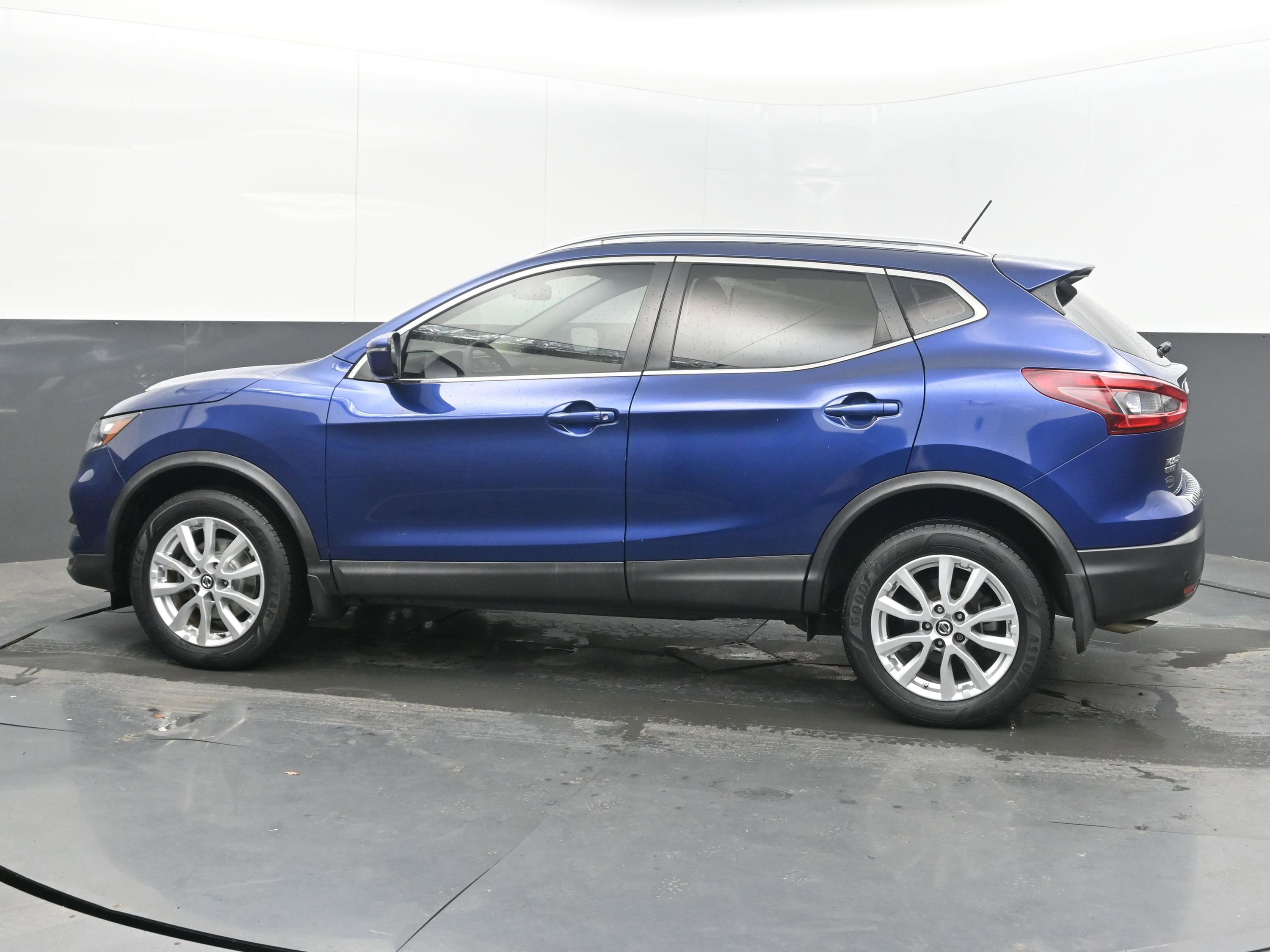 Used 2020 Nissan Rogue Sport SV FWD image 5