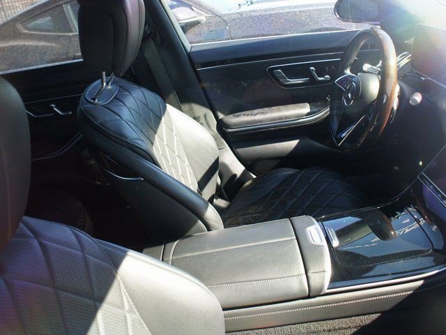 Used 2021 Mercedes-Benz S 580 4MATIC Sedan w/ 3D Technology Package image 4