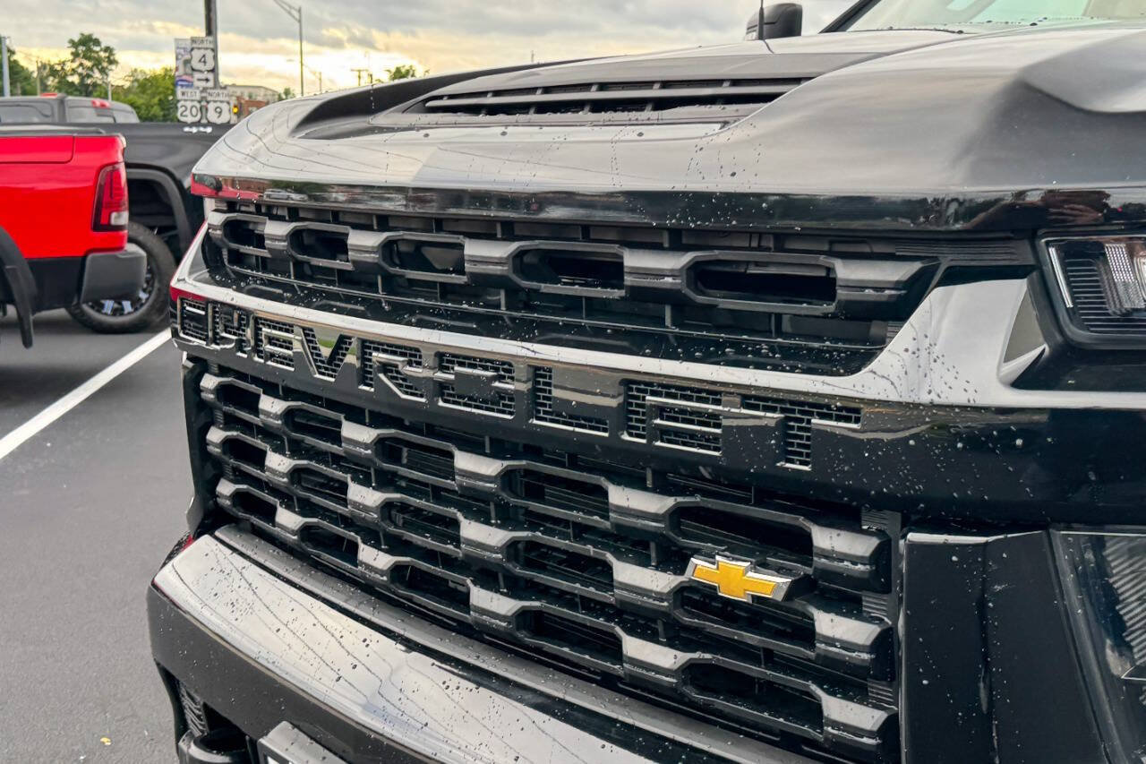 Used 2022 Chevrolet Silverado 2500 Custom w/ Gooseneck/5TH Wheel Package AWD/4WD image 10