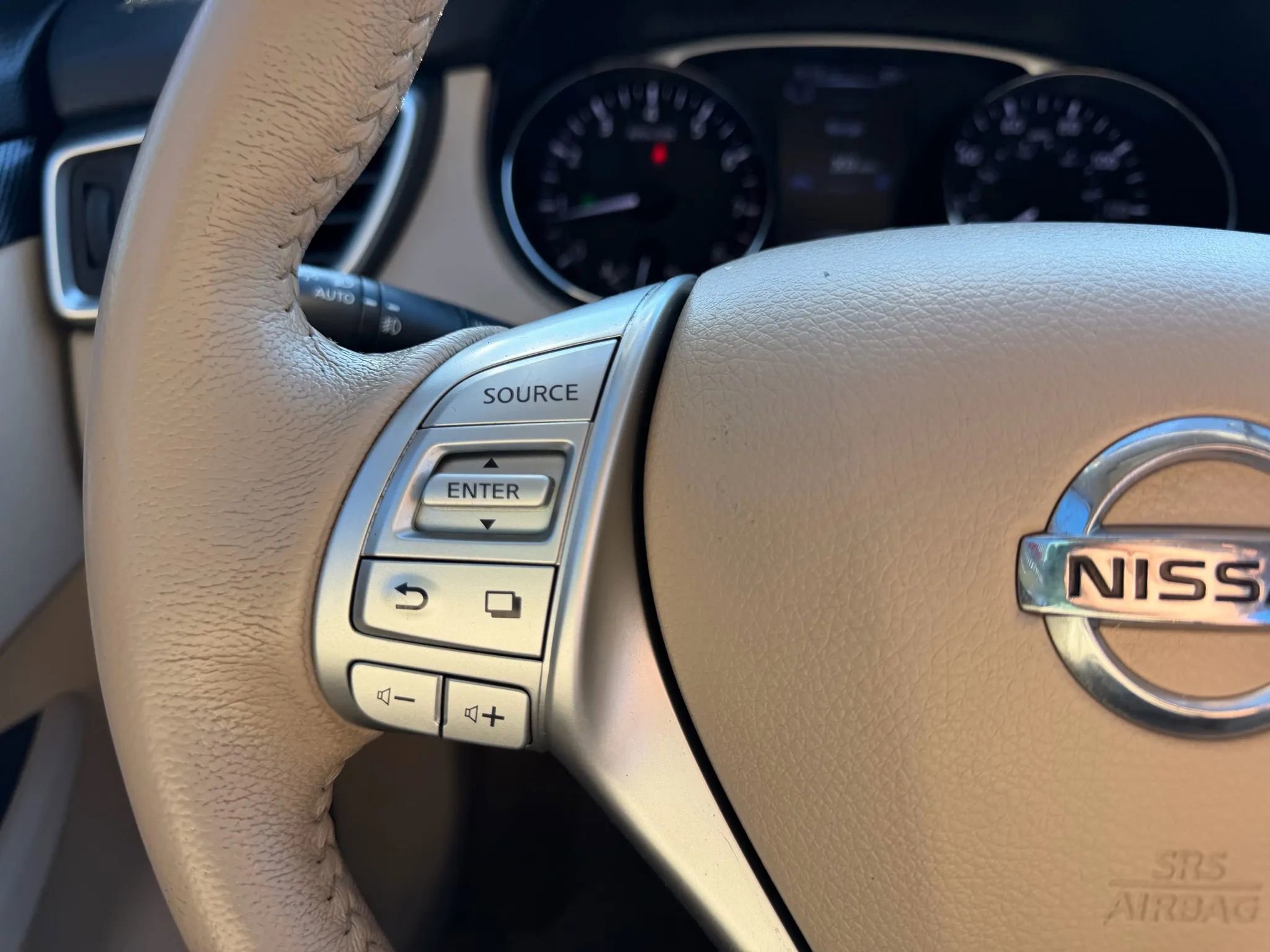 Used 2014 Nissan Rogue SL w/ SL Premium Package image 22