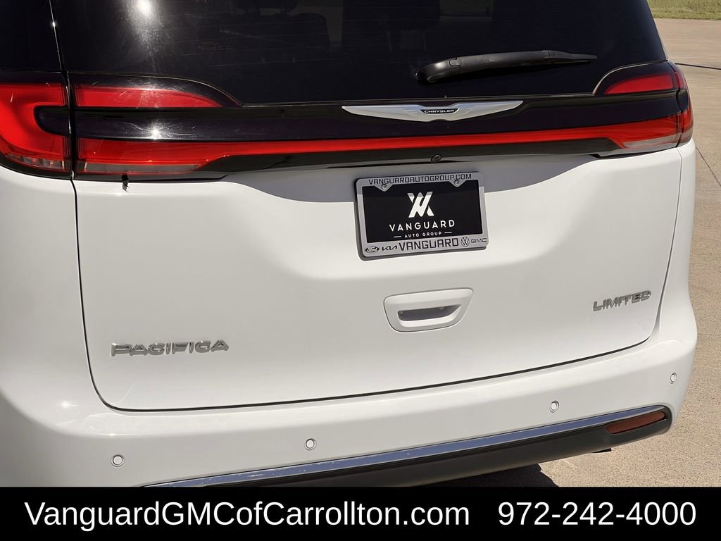 Used 2023 Chrysler Pacifica Limited image 6