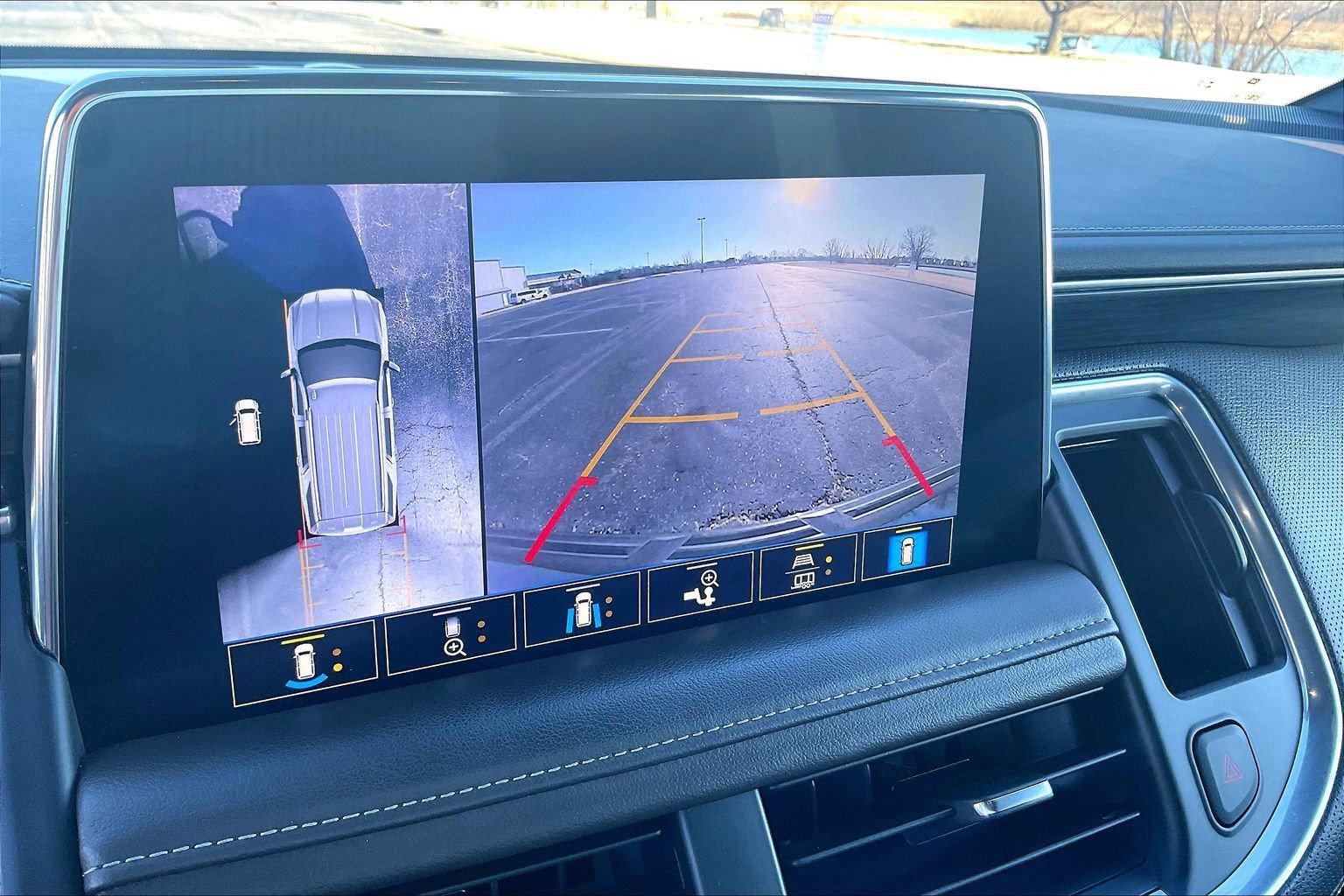 Used 2021 GMC Yukon XL SLT w/ Rear Media and Nav Package image 26