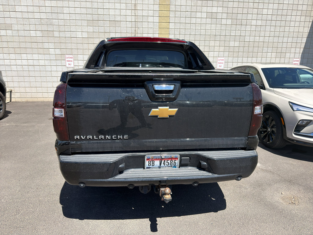 Used 2013 Chevrolet Avalanche LT w/ Suspension Package, Off-Road AWD/4WD image 2