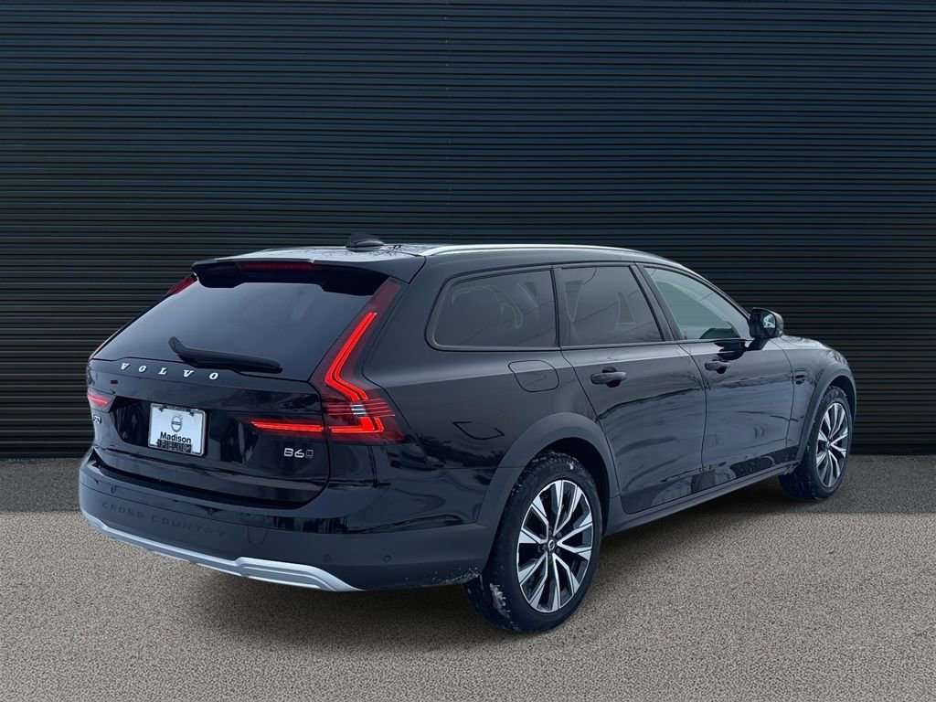 Certified 2024 Volvo V90 B6 Cross Country Plus image 5