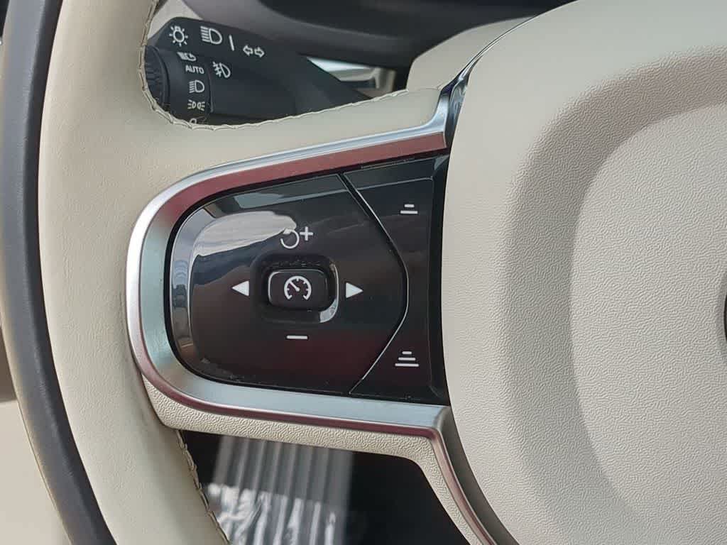 Certified 2023 Volvo XC60 B5 Plus w/ Climate Package AWD/4WD image 22