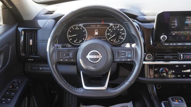 Used 2024 Nissan Pathfinder SV image 18