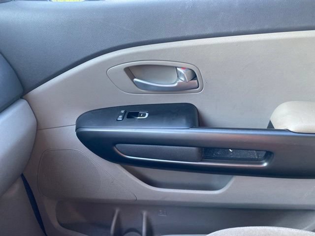 Used 2015 Kia Sedona LX w/ LX Convenience Package FWD image 16