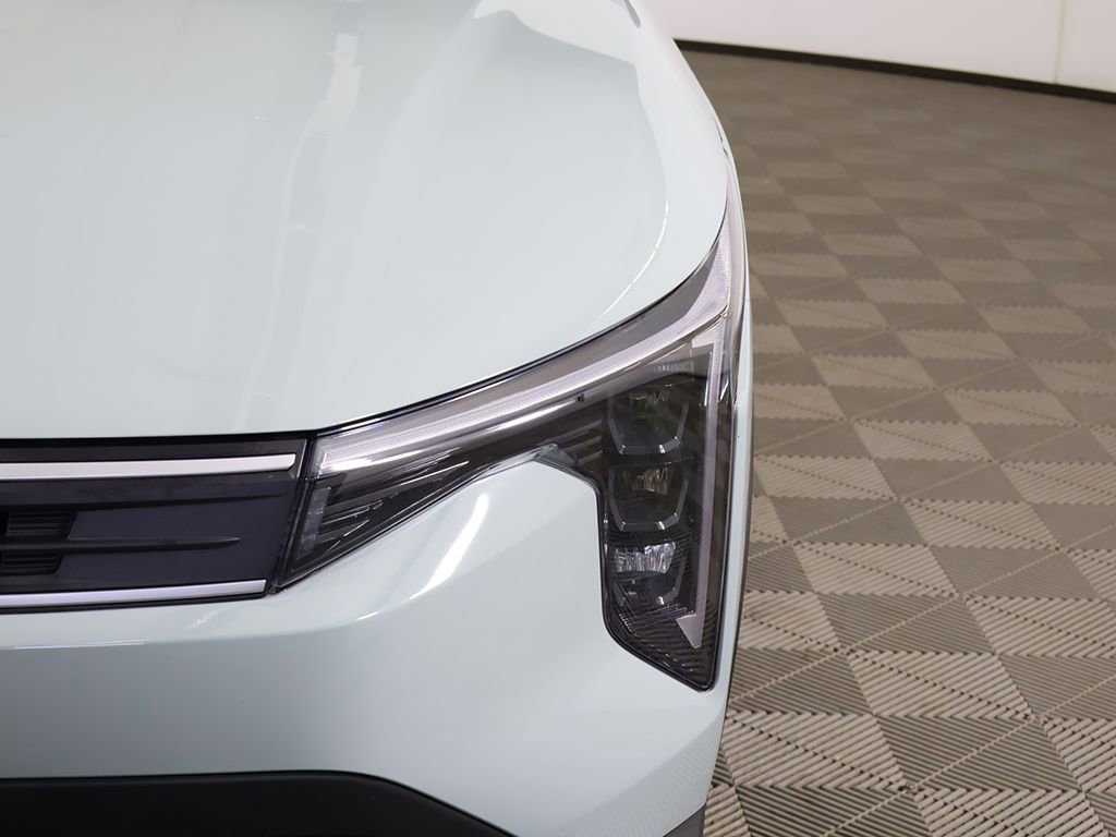 Used 2025 Kia K4 LXS image 13