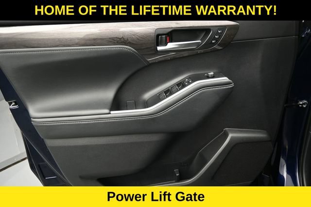 Used 2025 Toyota Highlander Platinum AWD/4WD image 11